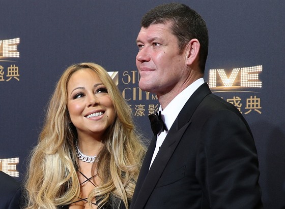 Mariah Carey se snoubencem Jamesem Packerem (Macao, 27. října 2015)