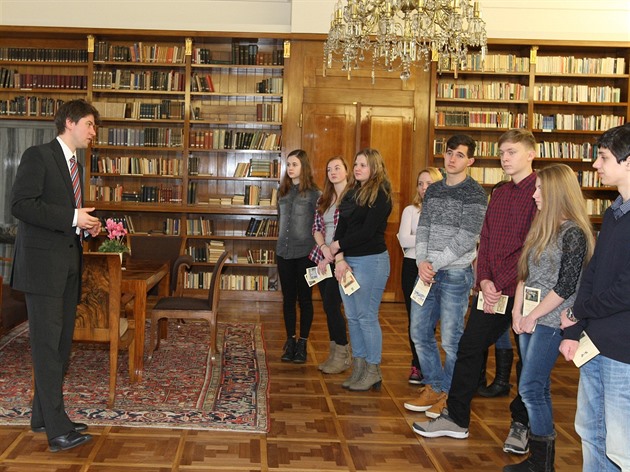 Martin Hakauf se studenty v Masarykově knihovně,