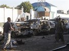 Pi útoku milice a-abáb v baru v somálském Mogadiu zahynulo nejmén 21 lidí....