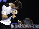 Andy Murray se vzteká v zápase s Milosem Raonicem.