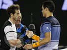 DOBRÁ HRA. Vítz semifinále Andy Murray (vlevo) a poraený Milos Raonic se...