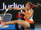 Tenistka Monica Puigová z Portorika smeuje ve 3. kole Australian Open.