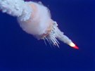 Výbuch raketoplánu Challenger.