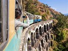 Dillí  Simla (Indie): zanete na hlavní trati z Dillí a ve stanici Kalka...