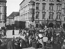 Trh a hotel Pietsch na olomouckém Dolním námstí kolem roku 1890
