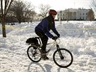 Cyklista ped Bílým domem. Povrchová veejná doprava ve Washingtonu stále...