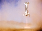 Raketa New Shepard tsn ped dosednutím pi úspném návratu ze zkuebního...