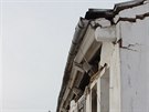 Hasii pomáhali likvidovat následky pádu stechy vepína v obci Rosika na...
