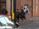 Britský umlec Banksy nastíkal na ze v Londýn graffiti podporující...