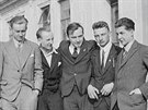 Na snímku z roku 1932 je prkopník Miloslav vejna (uprosted) s kamarády...