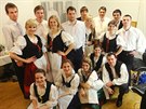 V t�chto hor�ck�ch lidov�ch kroj�ch tancovali �lenov� �krp�lu na lo�sk�m...