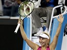 SENZACE. Darja Gavrilovová  slaví po vítzství ve druhém kole Australian Open...