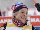 Norská bkyn na lyích  Therese Johaugová se raduje z triumfu ve volné...