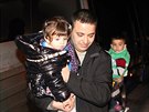 Telekomunikaní technik Marwan Matti se svou dcerou Masarrou a synem Samirem po...