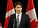 Kanadský premiér Justin Trudeau bhem projevu o stelb na kole v La Loche...