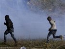 Policie v Calais rozhání migranty pomocí slzného plynu (24. ledna 2016).