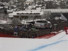 Italský lya Peter Fill na trati slavného sjezdu v rakouském Kitzbühelu