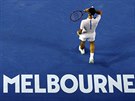 Roger Federer ze vcarska oddechuje v semifinle Australian Open proti Novaku...