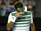 výcarský tenista Roger Federer se potí v souboji s se svtovou jednikou...