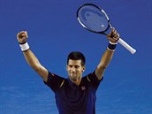 Novak Djokovi se raduje po vtznm semifinle Australian Open proti Rogeru...