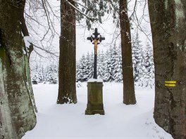 Kíek postavený pod vrcholem zasneného kopce Praha, který je druhým...