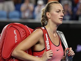 SMUTN ODCHOD. Petra Kvitov po porce ve druhm kole Australian Open.