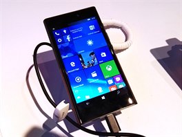 K nejatraktivnjím smartphonm s Windows 10 tak patí japonský Nuans Neo. U...