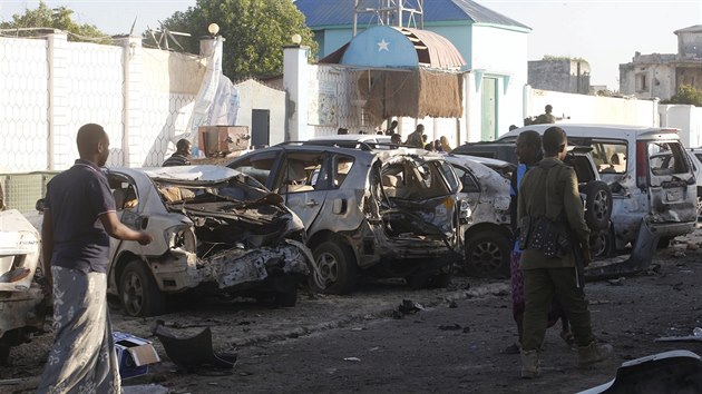 Pi toku milice a-abb v baru v somlskm Mogadiu zahynulo nejmn 21 lid. (22. ledna 2016)
