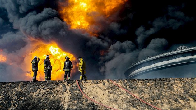 islmsk stt na potku ledna zatoil na ropn terminly v libyjskm Ras Lanfu (4. ledna 2016)