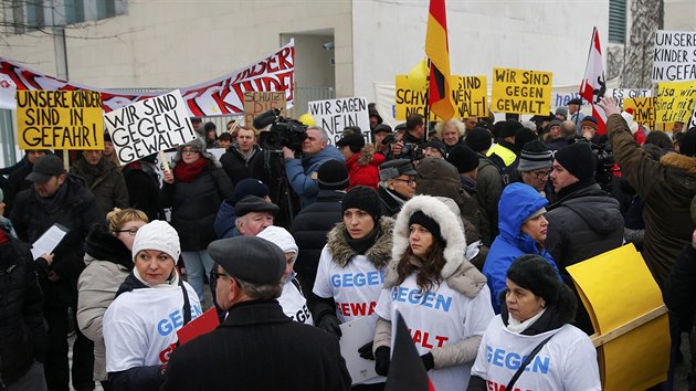 Demonstrace berlnskch Rus kvli dajnmu znsilnn tinctilet Lisy (23. ledna 2016)