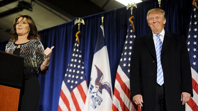 Sarah Palinov podpoila miliarde Donalda Trumpa v jeho sil zskat prezidentskou kandidtku za Republiknskou stranu (19. ledna 2016).