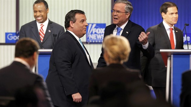 Republiknt kandidti Ben Carson, guvernr New Jersey Chris Christie, bval floridsk guvernr Jeb Bush a sentor Marco Rubio pi debat (28. ledna 2016).