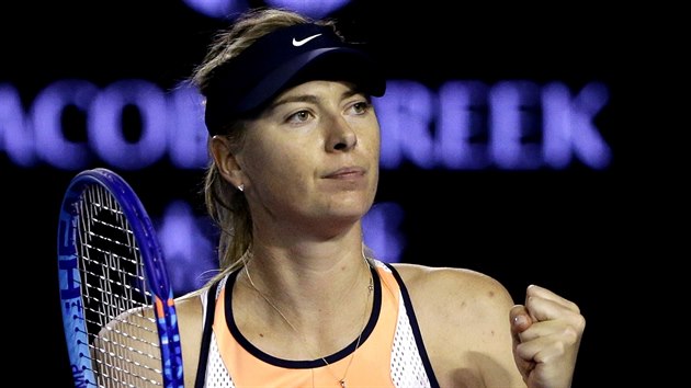 Ruská tenistka Maria Śarapovová se raduje z povedené výměny ve 3. kole Australian Open.