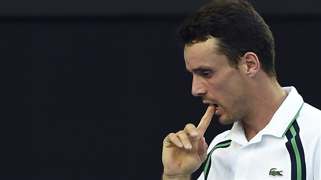 panlsk tenista Roberto Bautista Agut peml, jak hrt proti Berdychovi na Australian Open.