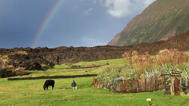 Vulkanick ostrov Tristan da Cunha je hornat, jedin rovinn oblast je v okol hlavnho msta Edinburgh na severozpadnm behu.