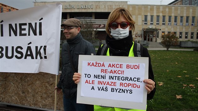 Obyvatel u od loskho dubna protestuj proti naven autobusov dopravy na Ldv.