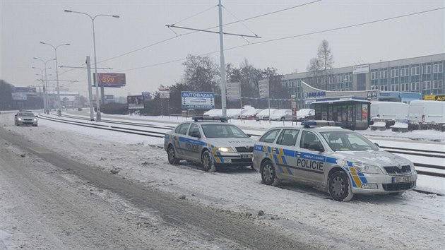 Dodvka srazila v prask ernokosteleck ulici dv chodkyn (23. ledna 2016).