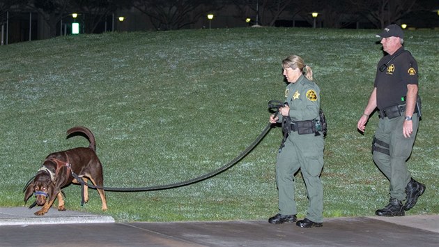 Americk policie ptr po tech much, kte uprchli z vzen na jihu Kalifornie. Jednm z nich je i rnec Hosejn Najer, kterho pedloni vydaly do USA esk ady po jeho zadren v Praze (24. ledna 2016).