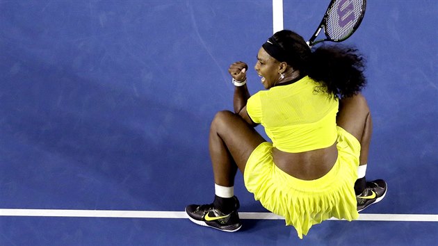 Serena Williamsov se raduje z postupu do finle Australian Open.