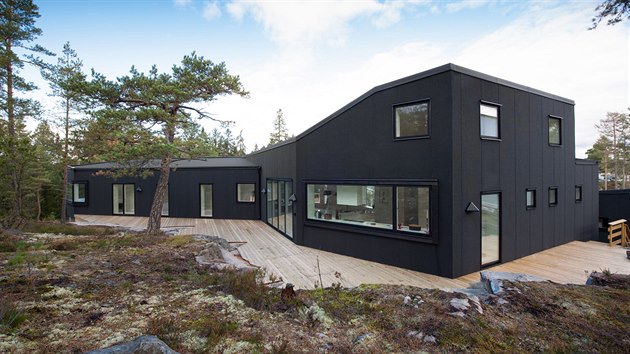 Dm navrhlo stockholmsk studio pS Arkikektur pod vedenm architekta Petera Sahlina.