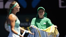 Nespokojené gesto Viktorie Azarenkové v osmifinále  Australian Open.