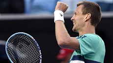 eský tenista Tomá Berdych se raduje z postupu do tvrtfinále Australian Open.