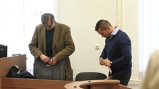 Policista Jií Tiler u Obvodního soudu pro Prahu 5 (21. ledna 2016)