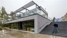 Kavárna v opravených sadech �eká na své budoucí vyu�ití.