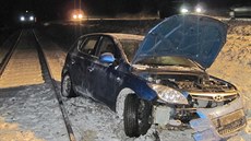 P�ijí�d�jící vlak z�stal na�t�stí stát v dostate�né vzdálenosti.