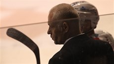 Trenér Peter Draisaitl na st�ída�ce Pardubic.