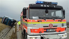 Polský kamion s masem skončil ve čtvrtek ráno v příkopu na dálnici D1 u...