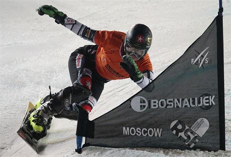 Ester Ledecká pi paralelním slalomu v Moskv.