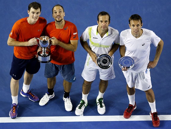 VÍTZOVÉ A PORAENÍ. Titul z tyhry na Australian Open získali Jamie Murray a...