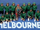 Angelique Kerberová se sbrai mík a s trofejí z Australian Open